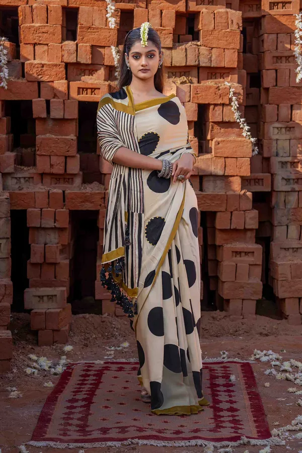Ethnic_Pure_Soft_Chinon_Silk_Digital_Printed_Saree_with_Unstitched_Blouse_Piece_|_Bollywood_Style_Lightweight_Traditional_Wear_for_Women