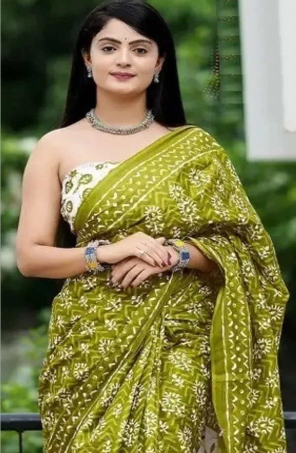 Ethnic_Pure_Soft_Chanderi_Cotton_Digital_Printed_Saree_with_Unstitched_Blouse_Piece_|_Bollywood_Style_Lightweight_Traditional_Wear_for_Women