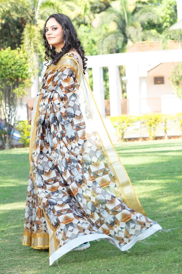 Ethnic_Pure_Soft_Cotton_Linen_Digital_Printed_Saree_with_Unstitched_Blouse_Piece_|_Bollywood_Style_Lightweight_Traditional_Wear_for_Women
