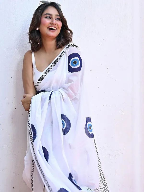 Ethnic_Pure_Soft_Georgette_Digital_Printed_Saree_with_Unstitched_Blouse_Piece_|_Bollywood_Style_Lightweight_Traditional_Wear_for_Women