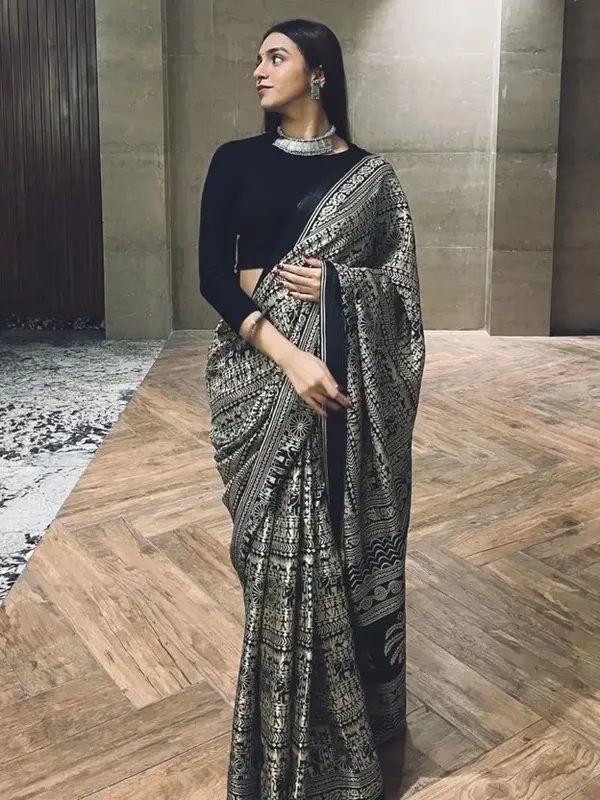 Ethnic_Pure_Soft_Chinon_Silk_Digital_Printed_Saree_with_Unstitched_Blouse_Piece_|_Bollywood_Style_Lightweight_Traditional_Wear_for_Women