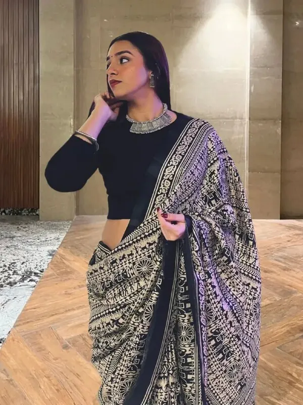 Ethnic_Pure_Soft_Chinon_Silk_Digital_Printed_Saree_with_Unstitched_Blouse_Piece_|_Bollywood_Style_Lightweight_Traditional_Wear_for_Women