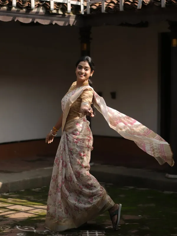 Ethnic_Pure_Soft_Cotton_Linen_Digital_Printed_Saree_with_Unstitched_Blouse_Piece_|_Bollywood_Style_Lightweight_Traditional_Wear_for_Women