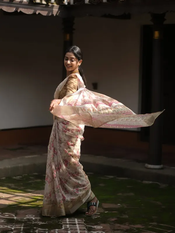 Ethnic_Pure_Soft_Cotton_Linen_Digital_Printed_Saree_with_Unstitched_Blouse_Piece_|_Bollywood_Style_Lightweight_Traditional_Wear_for_Women