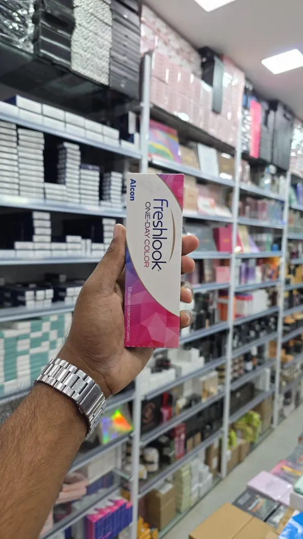 Freshlook_One-Day_Color_Contact_Lenses