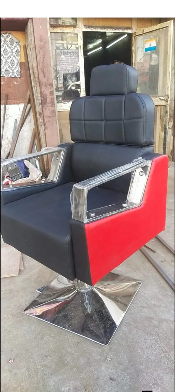 Professional_Salon_Chair_Black_And_Red_Hydraulic_Styling_Chair_With_Chrome_Base