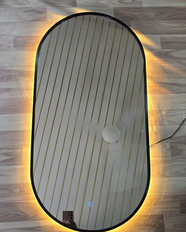 Oval_Led_Backlit_Wall_Mirror_With_Gold_Frame_Modern_Decorative_Mirror_For_Home_And_Salon