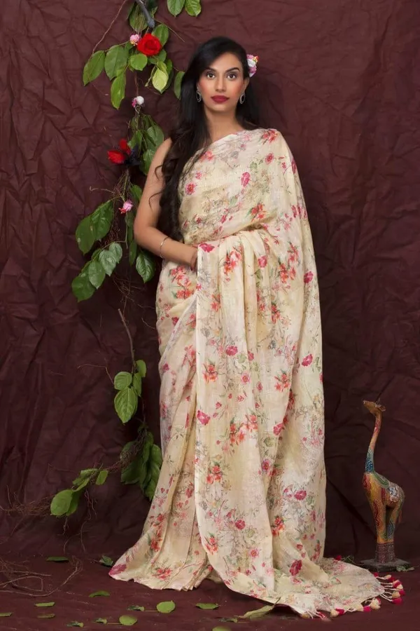 Elegant_Floral_Print_Saree_With_Contrast_Border