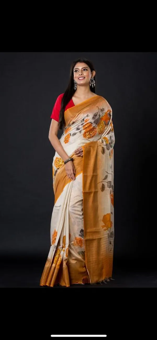 Elegant_Floral_Print_Saree_With_Contrast_Border_And_Red_Blouse