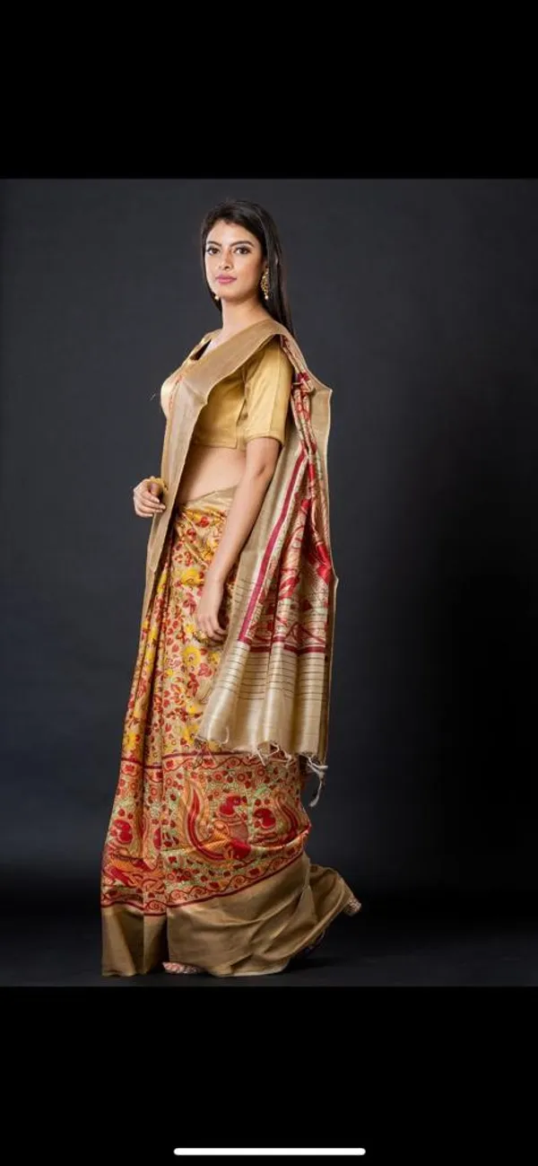 Silk_Saree_With_Floral_And_Golden_Border