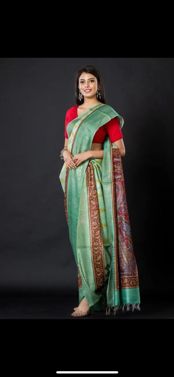 Elegant_Green_Silk_Saree_With_Red_Blouse