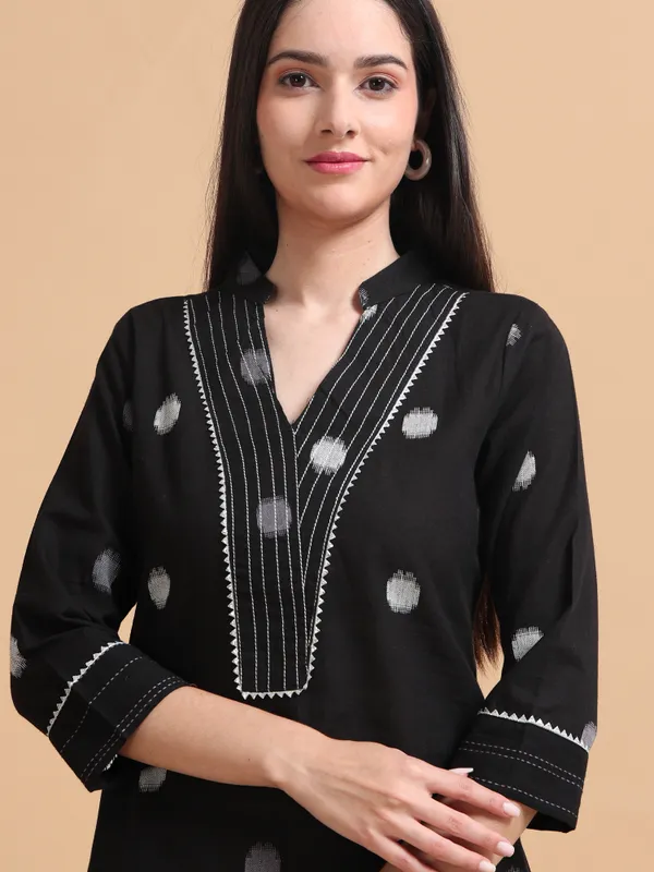 Black_Polka_Dot_Kurta_Set_With_Embroidered_Neckline_For_Women