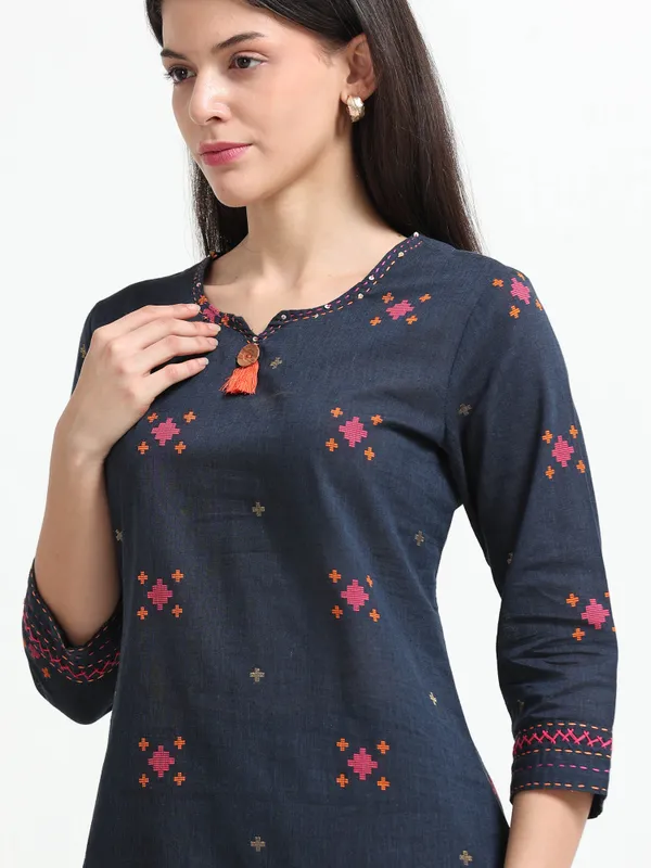 Navy_Blue_Embroidered_Straight_Kurta_With_Side_Slits_For_Women