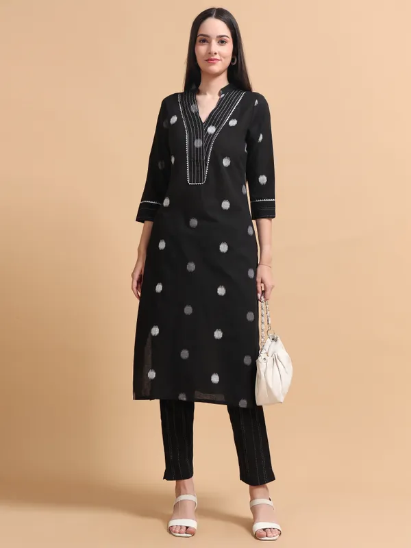 Black_Polka_Dot_Kurta_Set_With_Embroidered_Neckline_For_Women