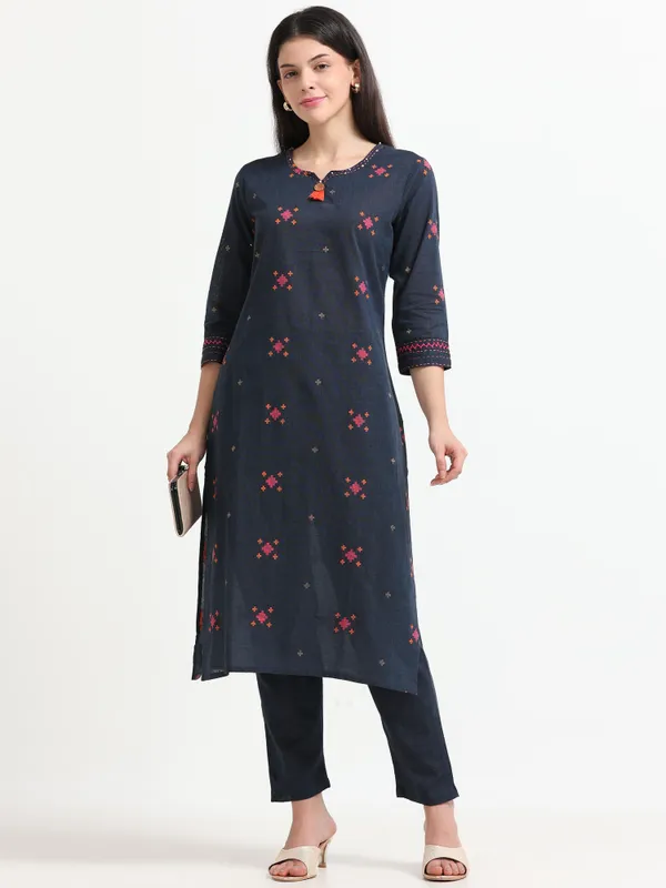 Navy_Blue_Embroidered_Straight_Kurta_With_Side_Slits_For_Women