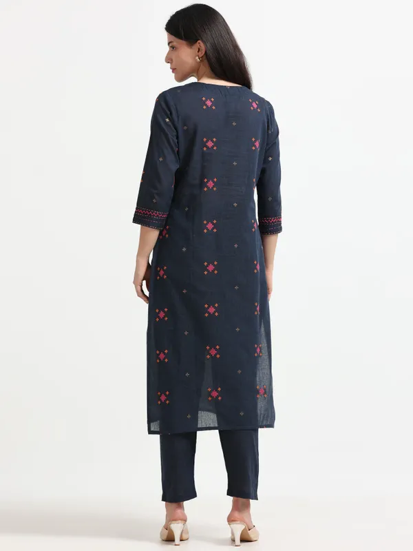 Navy_Blue_Embroidered_Straight_Kurta_With_Side_Slits_For_Women