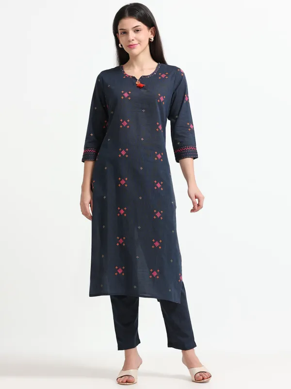 Navy_Blue_Embroidered_Straight_Kurta_With_Side_Slits_For_Women