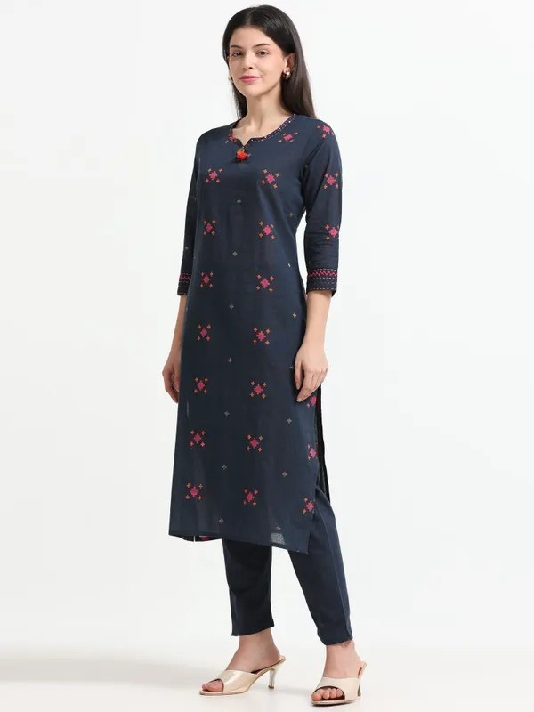 Navy_Blue_Embroidered_Straight_Kurta_With_Side_Slits_For_Women