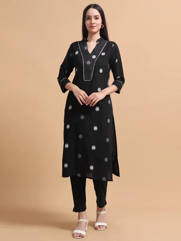 Black_Polka_Dot_Kurta_Set_With_Embroidered_Neckline_For_Women