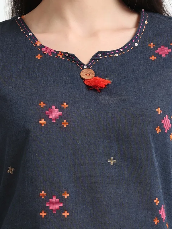 Navy_Blue_Embroidered_Straight_Kurta_With_Side_Slits_For_Women