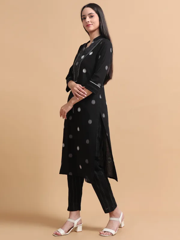 Black_Polka_Dot_Kurta_Set_With_Embroidered_Neckline_For_Women