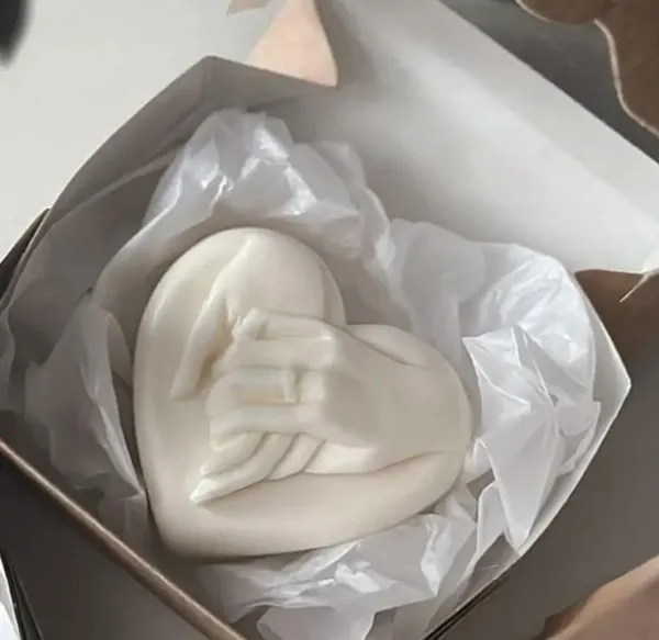 Heart-Shaped_Decorative_Ceramic_Dish_With_Holding_hand_Embossing