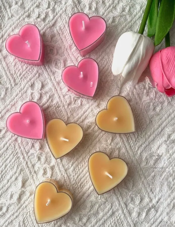 Heart-Shaped_Scented_Candles_Set_-_Pink_And_Beige_Tealights