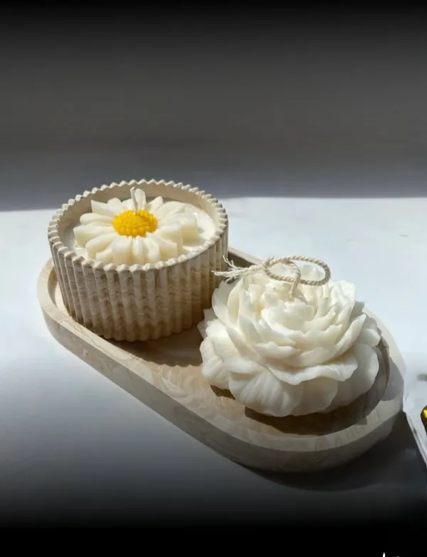 Handcrafted_Floral_Decorative_Soap_Set_-_Daisy_&_Rose_Design_On_Wooden_Tray