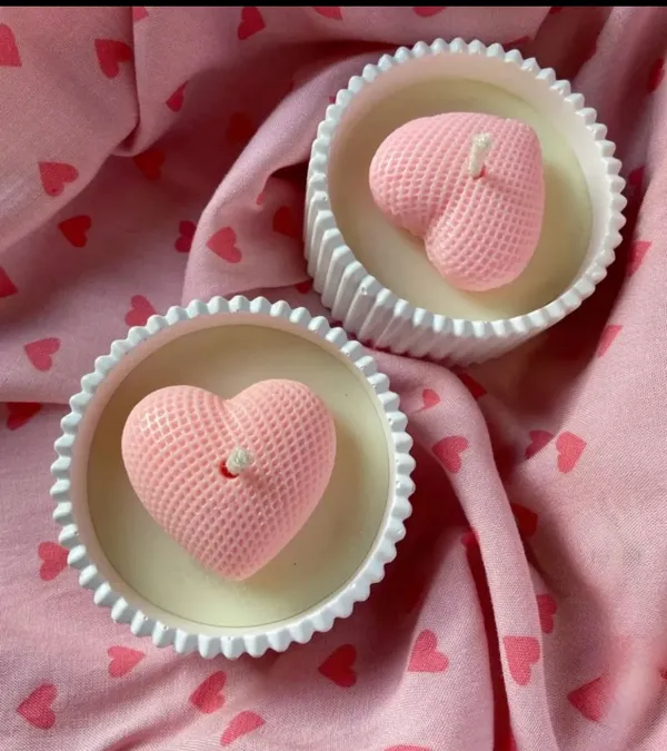 Heart-Shaped_Silicone_Candle_With_Textured_Finish