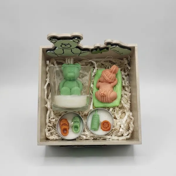 Baby_Shower_-Themed_Scented_Candle_Gift_Set_With_Candle_And_Soap
