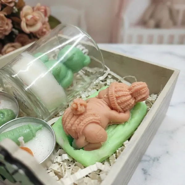 Baby_Shower_-Themed_Scented_Candle_Gift_Set_With_Candle_And_Soap