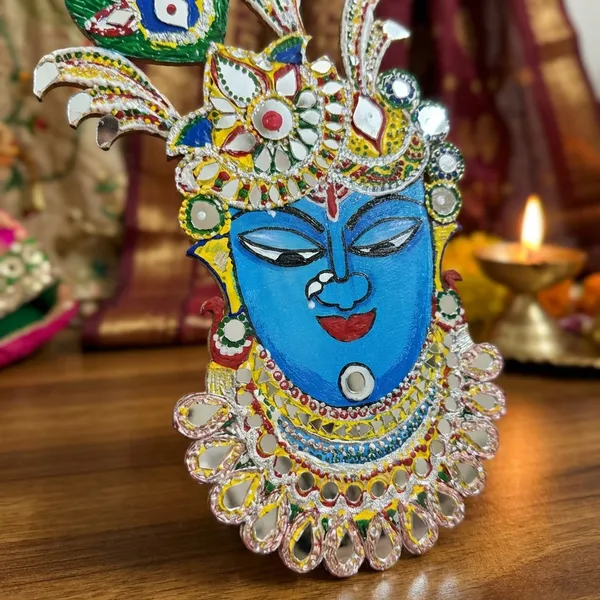Handcrafted_Decorative_Shree_Ji_Face_Lippan_Art_With_Mirror_Decore-_Blue_Divine_Art_Piece