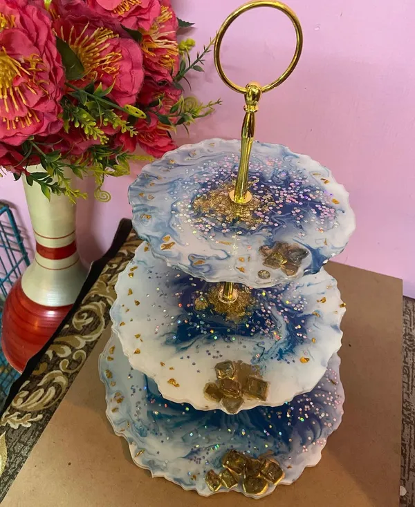 3-Tier_Resin_Geode_Cake_Stand_With_Gold_Handle_-_Blue_&_White_Marble_Design