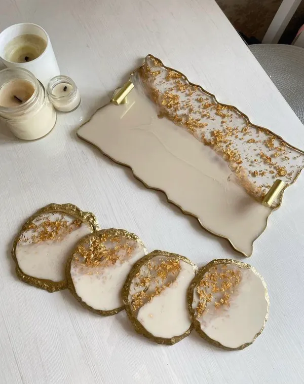 Elegant_Gold-Trimmed_Resin_Serving_Tray_And_Coasters_Set