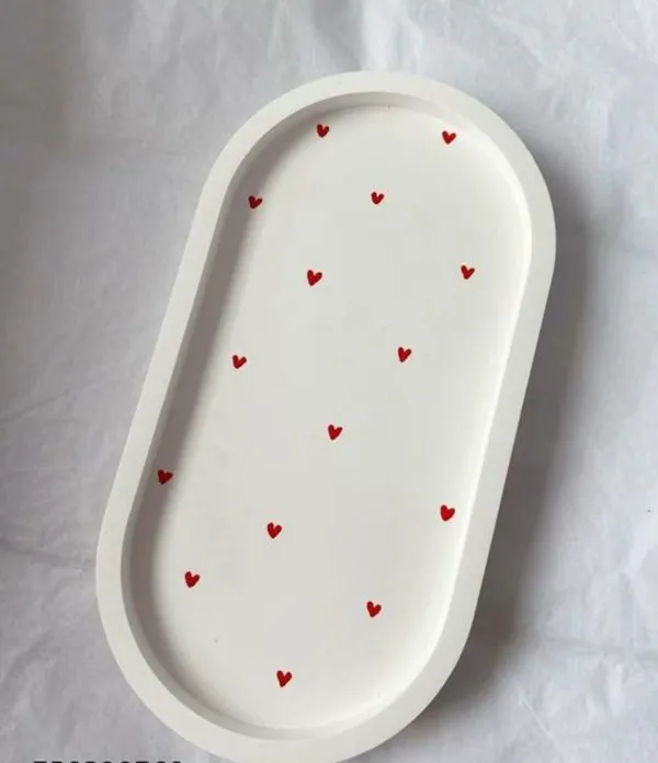Ceramic_Oval_Serving_Tray_With_Red_Heart_Pattern