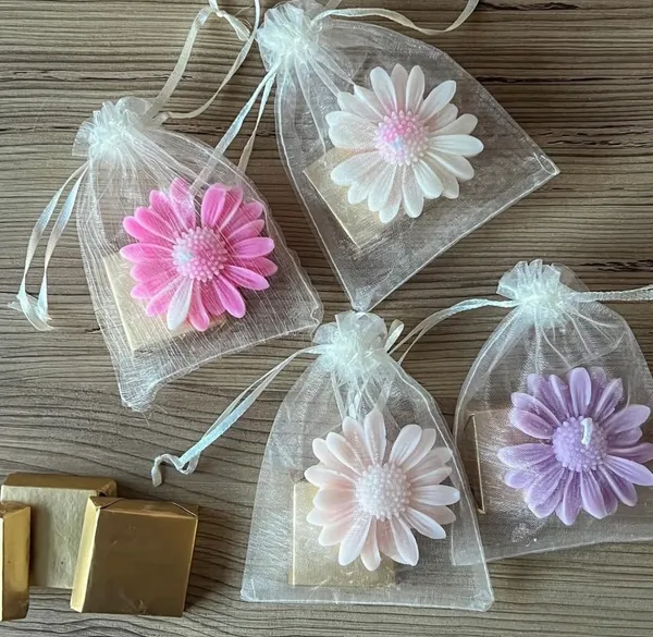 Floral_Soap_Gift_Set_In_Organza_Pouches_-_Pack_Of_4_(Assorted_Colors)