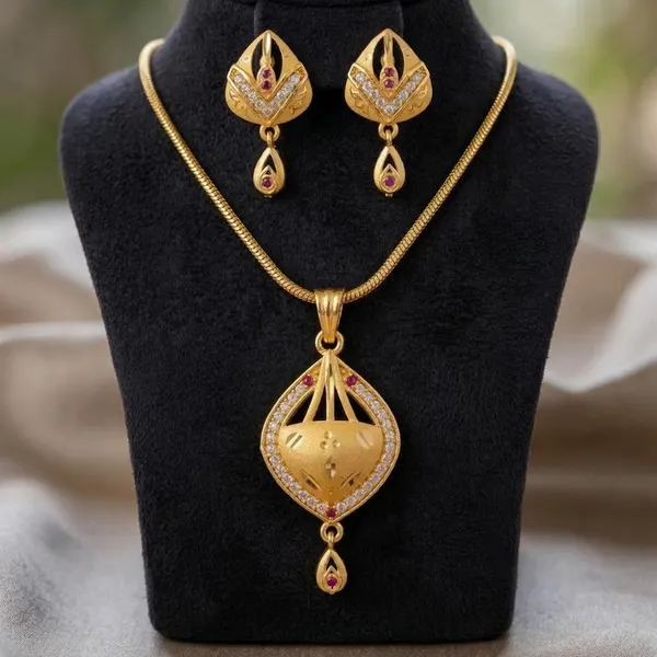 Gold_Alloy_Pendant_Necklace_Set_with_Earrings_For_Women