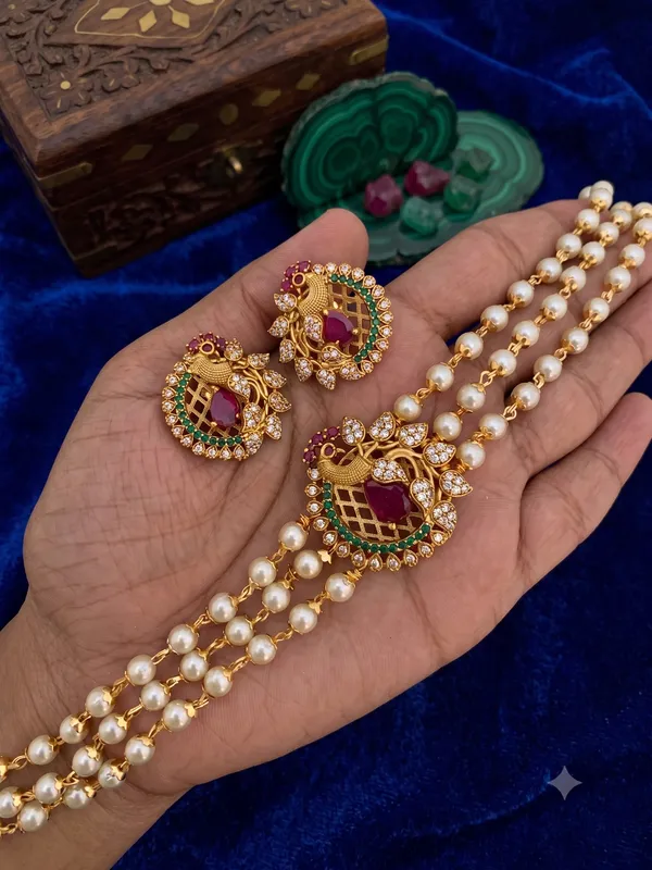 peacock_chocker