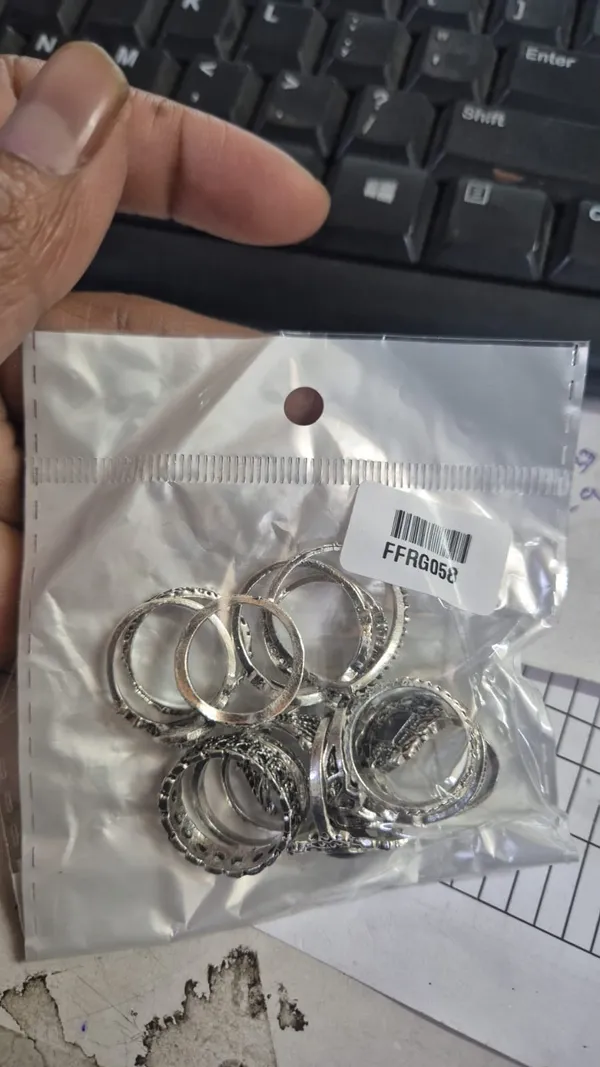 Silver_Tone_Textured_Metal_Rings_Set_(Pack_of_Multiple_Pieces)