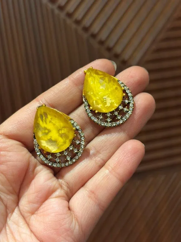 Aabroo_Yellow_Marble_Glow_Earrings