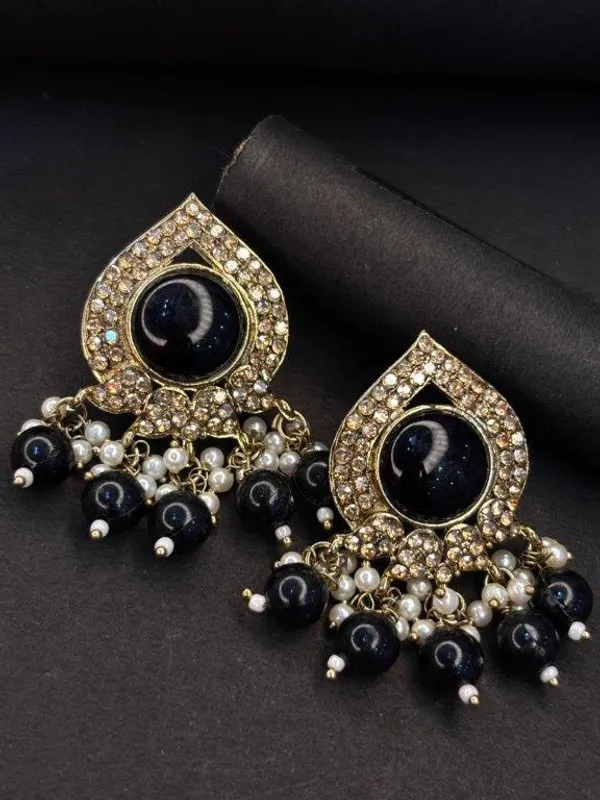 Aarika_Black_Pearl_Kundan_Earrings