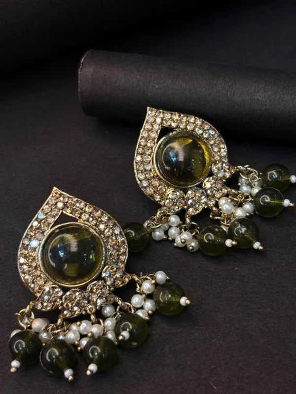 Aarika_Olive_Green_Pearl_Kundan_Earrings