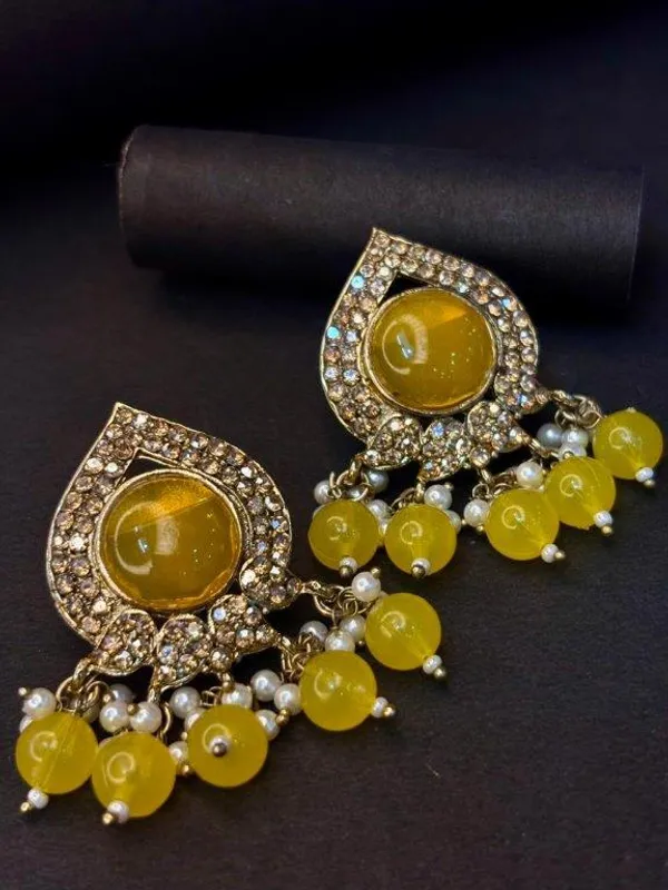 Aarika_Yellow_Pearl_Kundan_Earrings