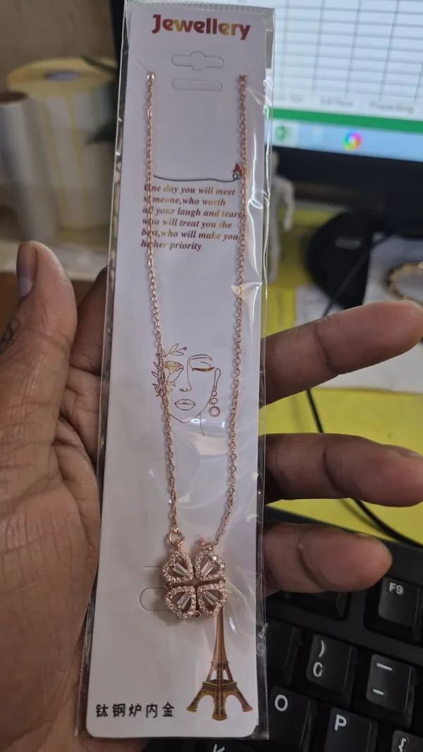 Rose_Gold_Four-Leaf_Clover_Crystal_Pendant_Necklace