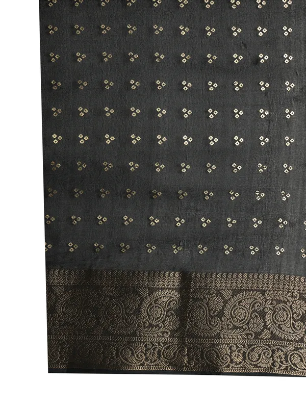 Indian_Shringar_Black_Banarasi_Silk_Saree_with_Woven_Floral_&_Traditional_Motif_Design_and_Unstitched_Blouse_Piece