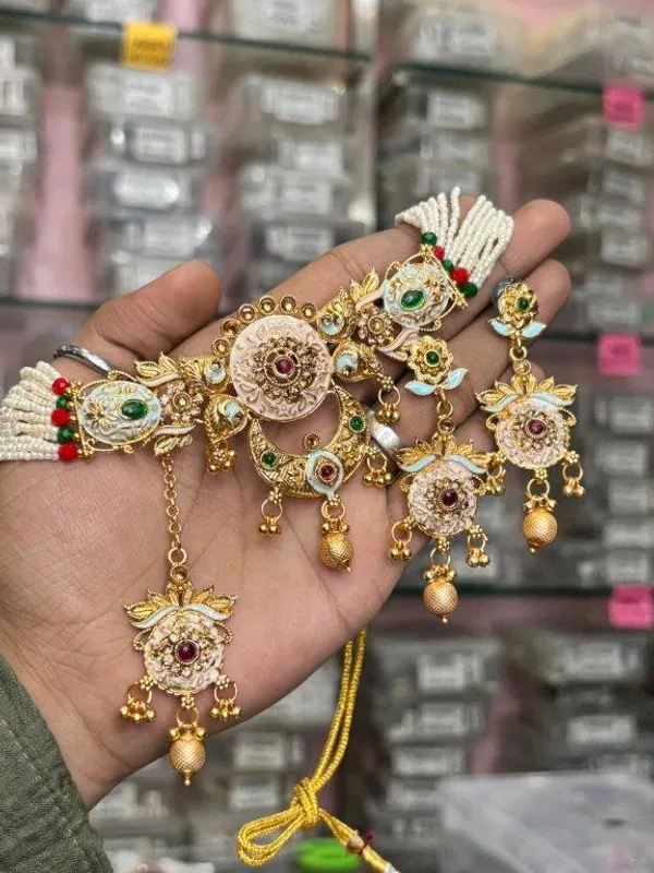 Indian_Shringar_Bridal_Kundan_Choker_Set_|_Meenakari_Pearl_Choker_with_Earrings_&_Maang_Tikka_|_Traditional_Wedding_Jewelry