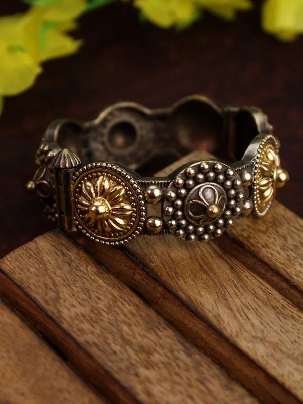 Indian_Shringar_Dual_Tone_Oxidised_Kada_for_Women_|_Antique_Brass_Adjustable_Screw_Bangle