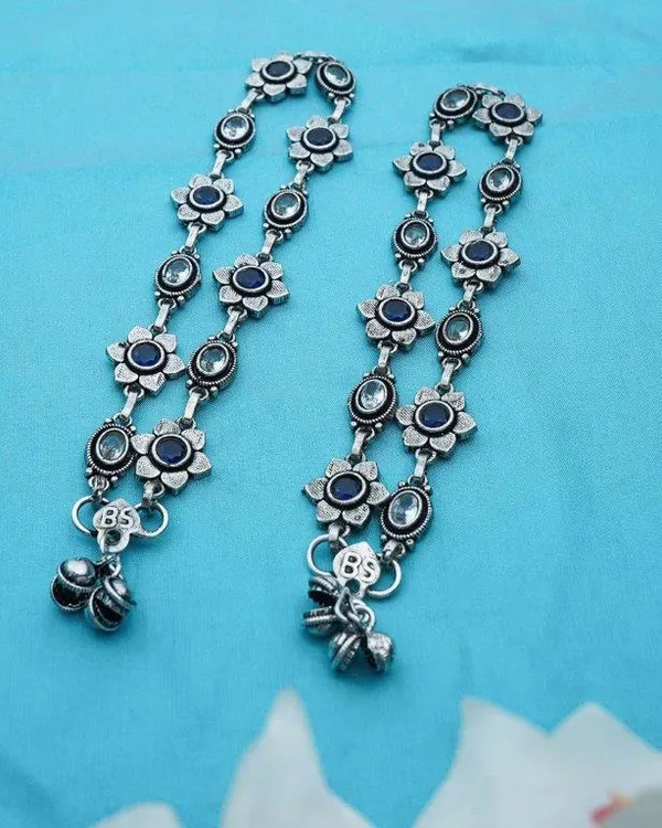 Indian_Shringar_German_Silver_Payal_for_Women_|_Oxidised_Anklet_with_Blue_&_White_Monalisa_Stones_(10_Inch)