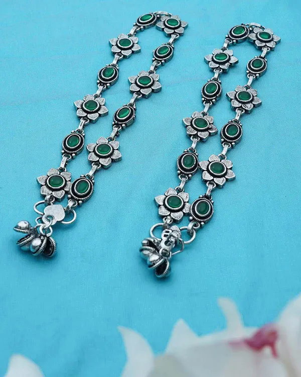 Indian_Shringar_German_Silver_Payal_for_Women_|_Oxidised_Anklet_with_Green_Monalisa_Stones_(10_Inch)