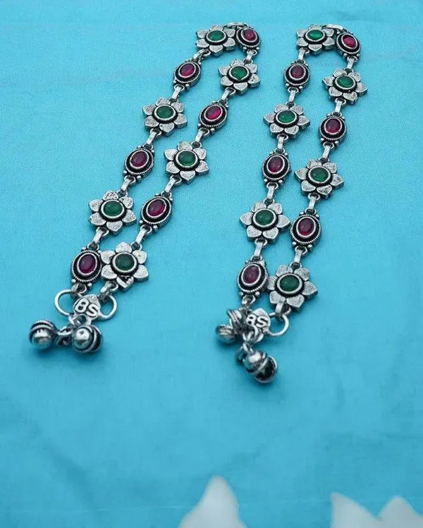 Indian_Shringar_German_Silver_Payal_for_Women_|_Oxidised_Anklet_with_Green_&_Ruby_Red_Monalisa_Stones_(10_Inch)